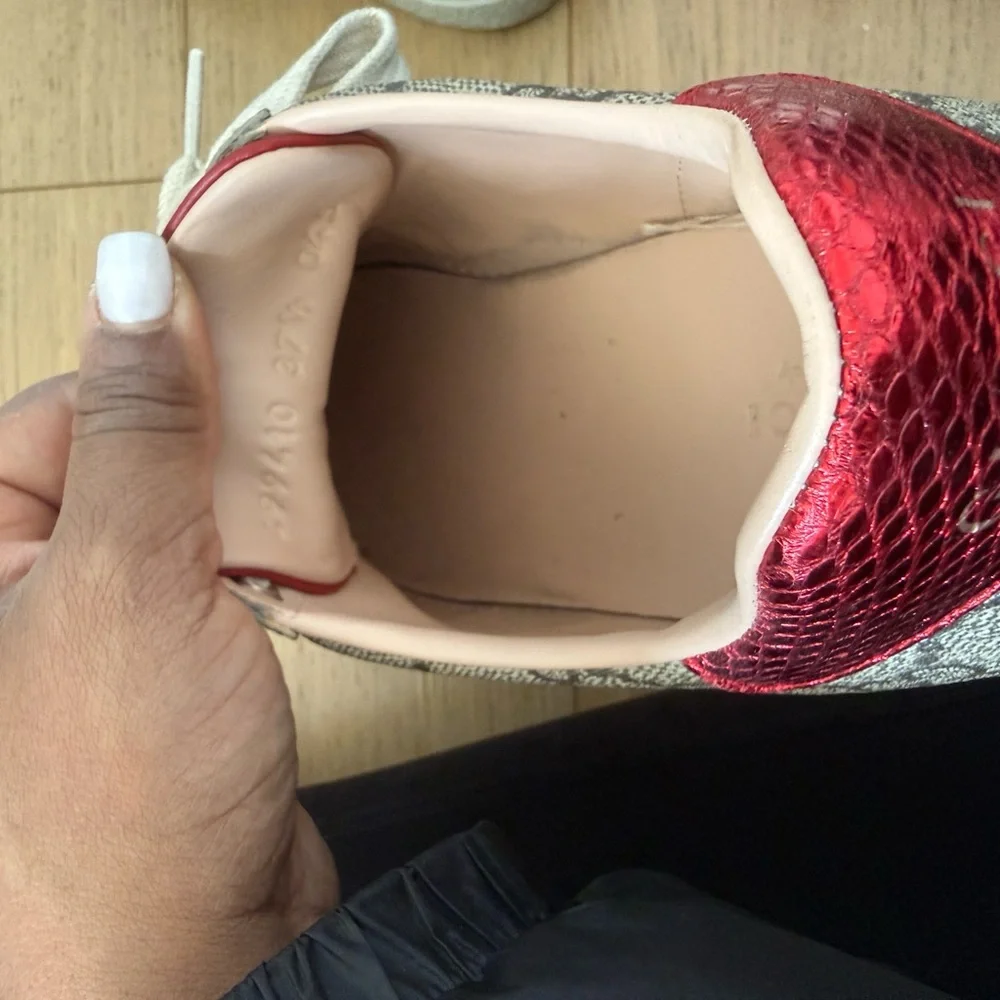 Gucci Beige Sneakers with Red and Blue Accents - Picture 4 of 6